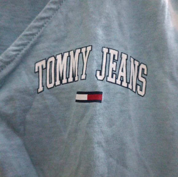 Tommy Hilfiger - Picture 3 of 4